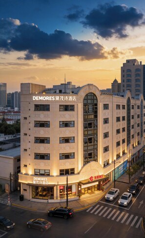 A hotel with a prominent arched entrance, multiple floors, and a clear view of the street in front. - Verse Manor Hotel Shanghai (Shanghai)