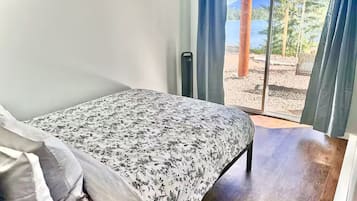 4 chambres, bureau, fer et planche à repasser, accès au Wi-Fi (inclus)