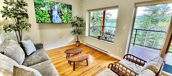 Lakeside Hot Tub Family-Friendly Cozy Retreat - Shuswap, BC | Bossa Nova Lodge