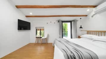Double Room, Balcony, Courtyard View | Blackout drapes, soundproofing, WiFi (free)
