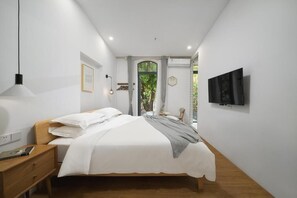 Doppelzimmer, Balkon, Blick auf den Innenhof