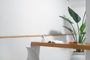 Kamar Double Deluks, balkon, pemandangan halaman | Interior