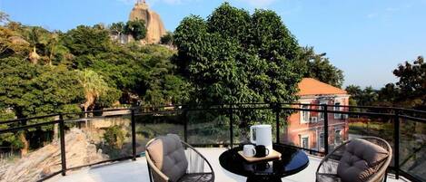 Deluxe Double Room, Balcony, Courtyard View | Outdoor dining