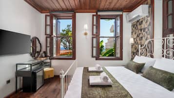 Classic Double Room, City View | Free WiFi, bed sheets