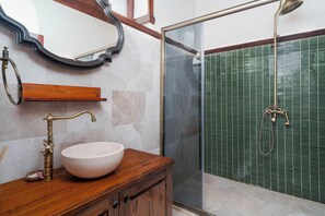 Economy Double Room | Bathroom | Shower, hair dryer, towels, soap - Kalkan Port Hotel (Antalya)