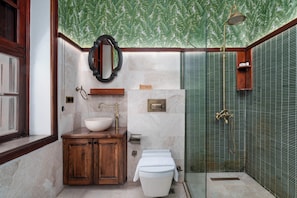 Deluxe Double Room, Partial Sea View | Bathroom | Shower, hair dryer, towels, soap - Kalkan Port Hotel (Kas)