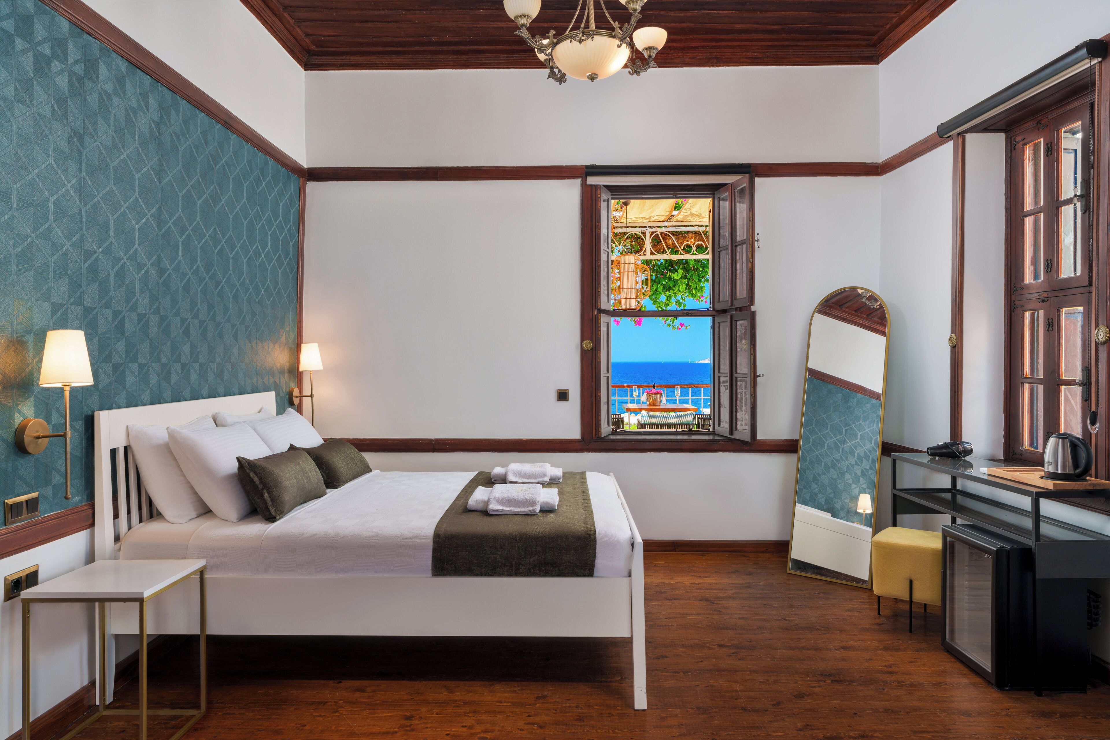 Deluxe Double Room, Partial Sea View | Free WiFi, bed sheets