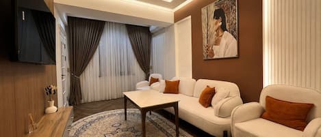 Deluxe Apartment, City View | Living area