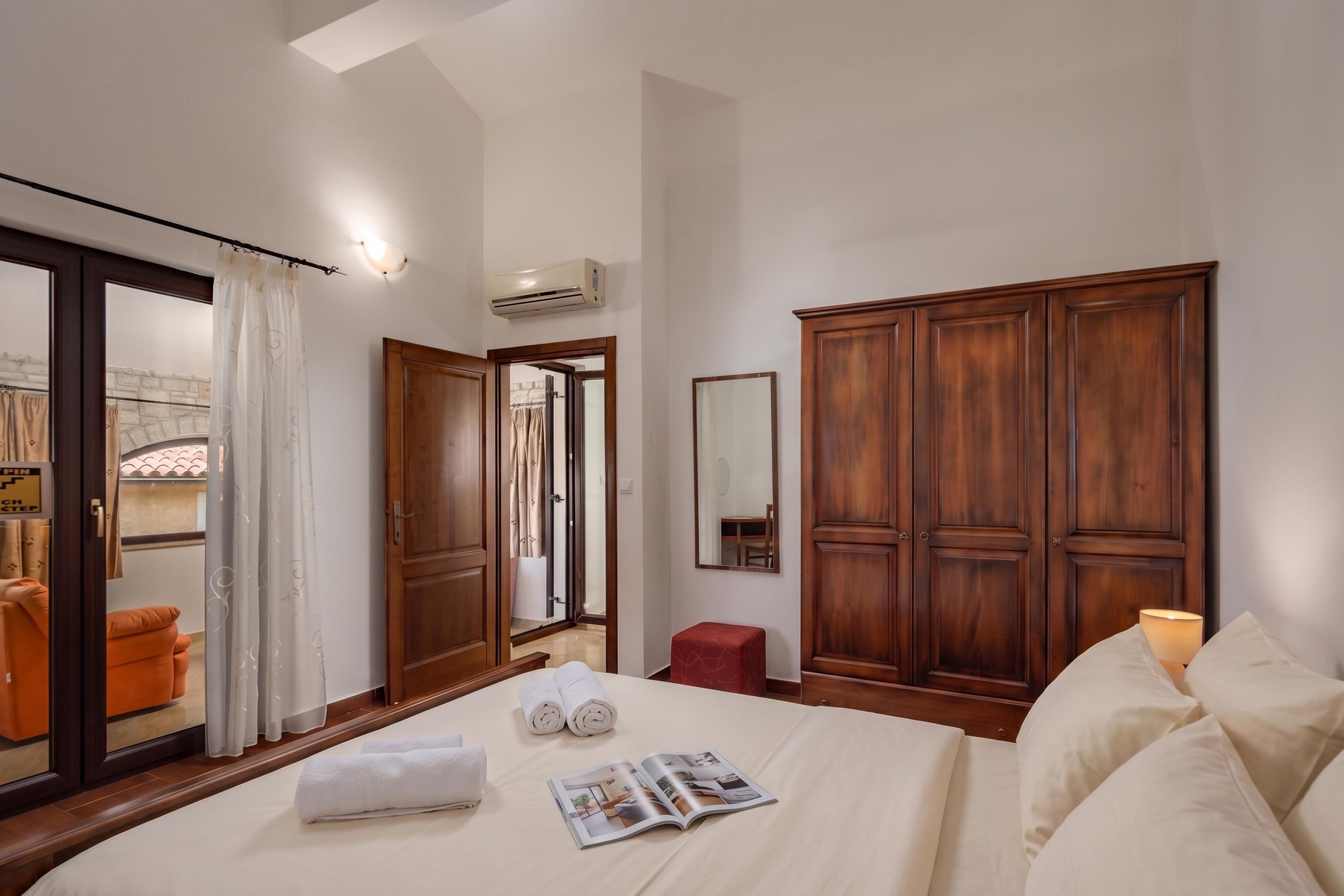 Family House, 4 Bedrooms, Fireplace (Pool House Suzi in Heart of Istria) | 4 bedrooms