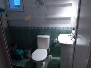 A bathroom with a toilet, bidet, and sink. - 3 rooms by the Black Sea (Sonnenstrand)