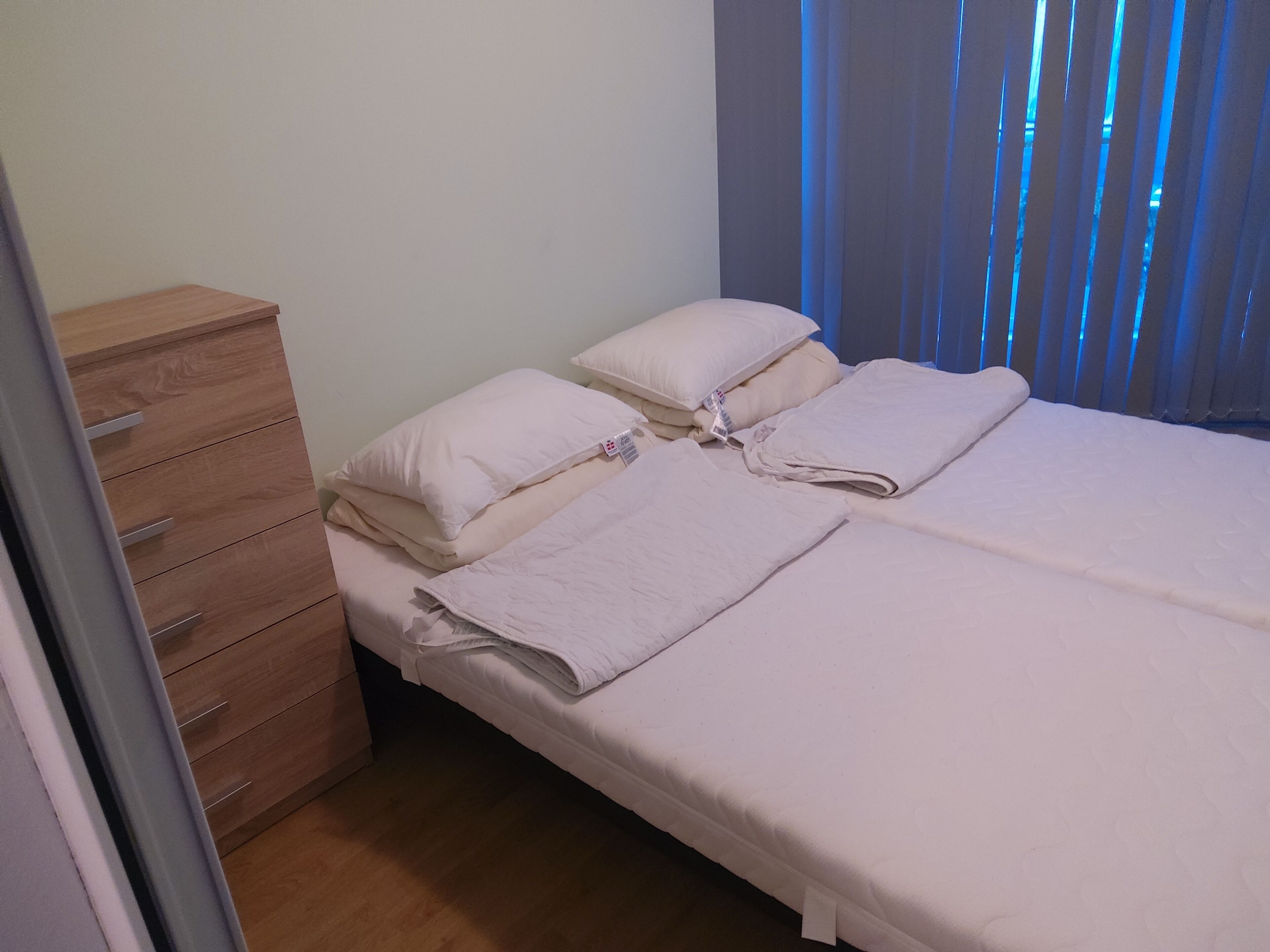 2 bedrooms, iron/ironing board, WiFi, bed sheets