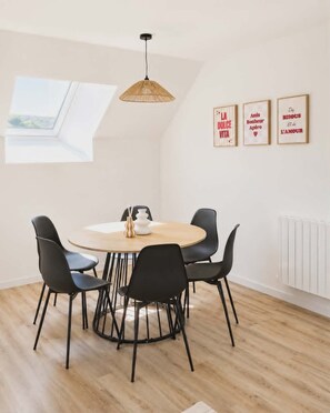 Dining - Vrbo Property (Bréal-sous-Montfort)