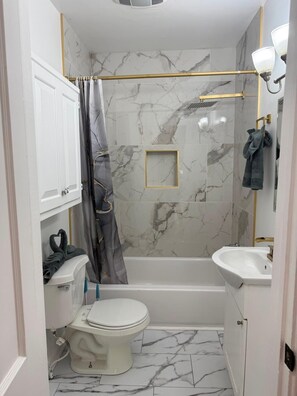 Bathroom - Peaceful 3-bedroom house with AC in lovely Tucker (Tucker)