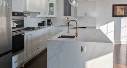 Cozy Ensuite Room in Oshawa