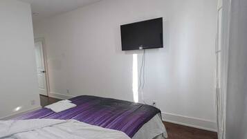 1 habitación, tabla de planchar con plancha, wifi y ropa de cama