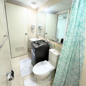 Bathroom - Spacious One-Bedroom for Families with PS4 and Mt. Arayat View (San Fernando)