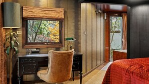 5 Schlafzimmer, Schreibtisch, Bügeleisen/Bügelbrett, WLAN