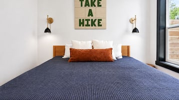 2 bedrooms, iron/ironing board, internet, bed sheets