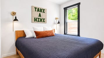 2 bedrooms, iron/ironing board, internet, bed sheets