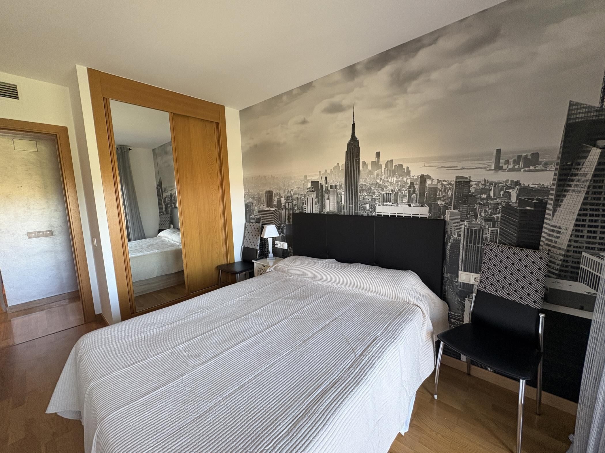 Iron/ironing board, Internet, bed sheets