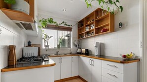 Unclassified image, 5 of 22, button - Edmund Place – Charming Fremantle Retreat (Fremantle)