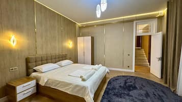 Ferros/tábuas de passar roupa, acesso à internet, roupa de cama