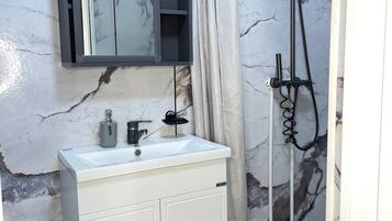 Suite Luxury | Bagno | Doccia, carta igienica