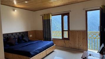 Deluxe Room | Free WiFi, bed sheets