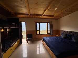 Deluxe Room | Free WiFi - Misfits Hostel Shoja (Shoja)