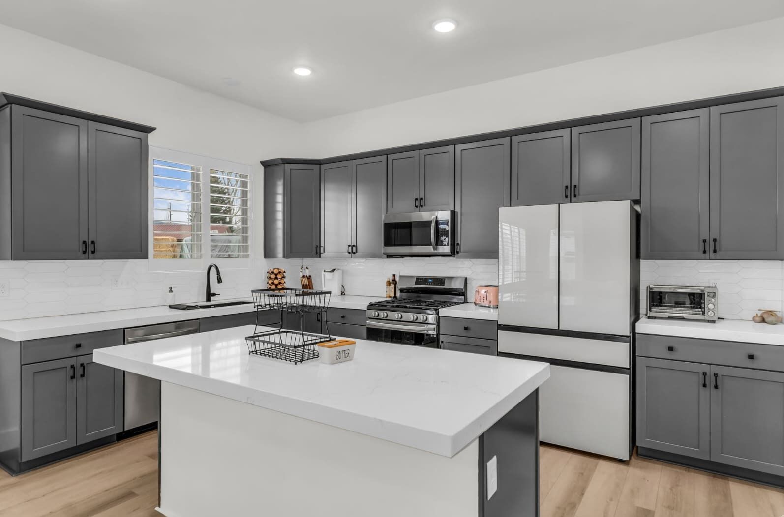 Refrigerador, microondas, horno, placa de cocina