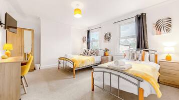 5 bedrooms, iron/ironing board, free WiFi