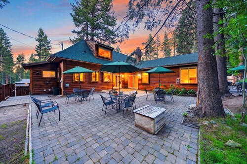 Spa + Games + Patio Dining | Mins to Emerald Bay + Lake | Lakesong Lodge