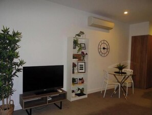 Interior - Modern One-Bedroom Retreat Steps from Chapel Street (South Yarra)