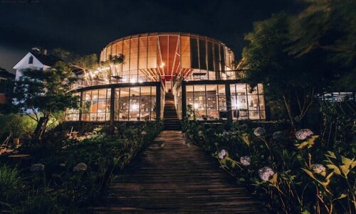 The LOOP Boutique Hotel & Café