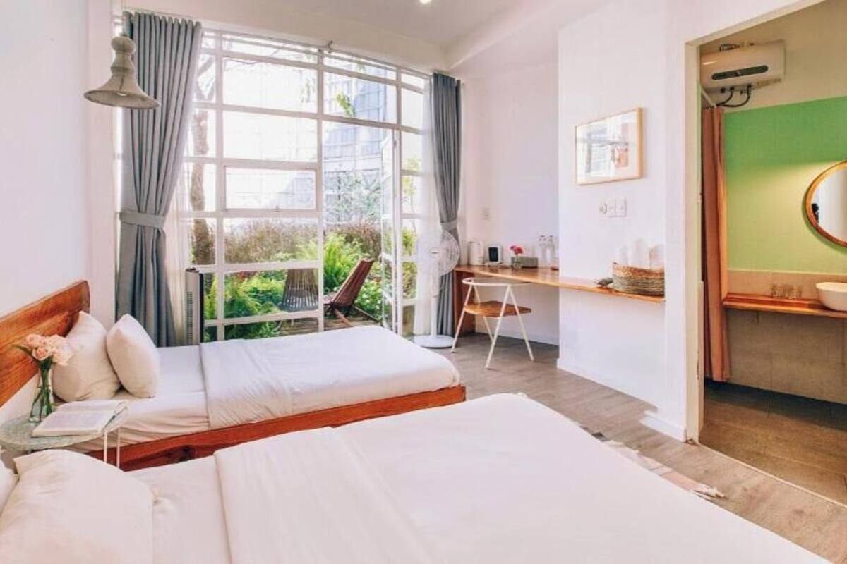 Phòng 3 Deluxe, quang cảnh vườn | Màn/rèm cản sáng, phòng cách âm, bàn ủi/dụng cụ ủi quần áo 