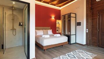 Ikaros Luxury Suite with In-Room Hot Tub 1st floor | In-room safe, free WiFi