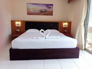 Deluxe Double Room, Balcony, City View | Desk, laptop workspace, free WiFi - Bursa Hotel (kathu)