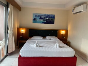 Deluxe Double Room, Balcony, City View | Desk, laptop workspace, free WiFi - Bursa Hotel (kathu)