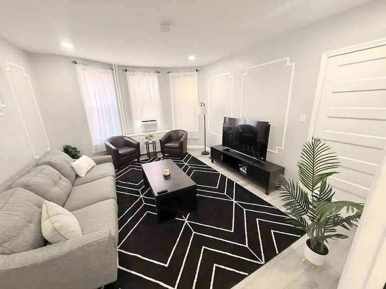 New Modern Jc Gem W/ On-site Parking Minutes To Nyc, Ewr & Metlife Sleeps 6 - Jersey City, NJ