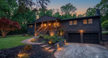 Paris Mtn Retreat: HotTub, Firepit, Dog-Friendly
