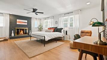 4 bedrooms, desk, iron/ironing board, travel crib