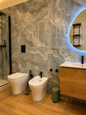 Comfort Triple Room | Bathroom - Cortesia Partenopea (Napoli)