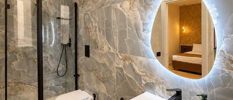 Comfort Triple Room | Bathroom