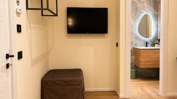 Habitación triple Confort | Caja fuerte, escritorio, sistema de insonorización y wifi gratis