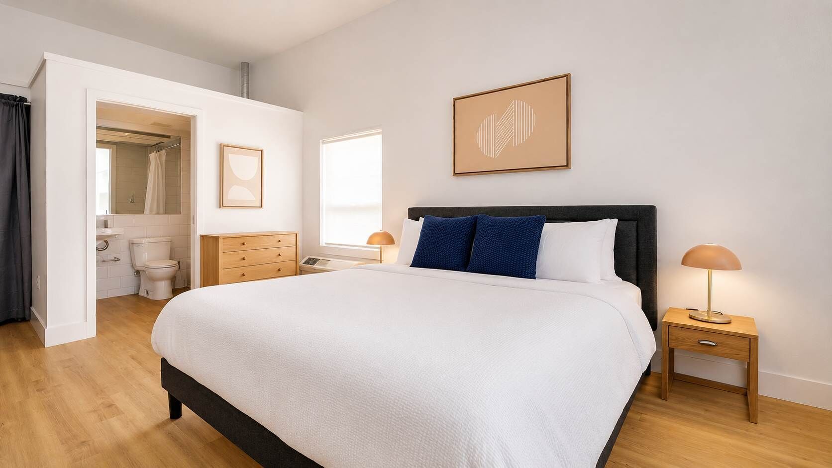 Desk, iron/ironing board, WiFi, bed sheets