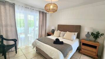 Iron/ironing board, bed sheets