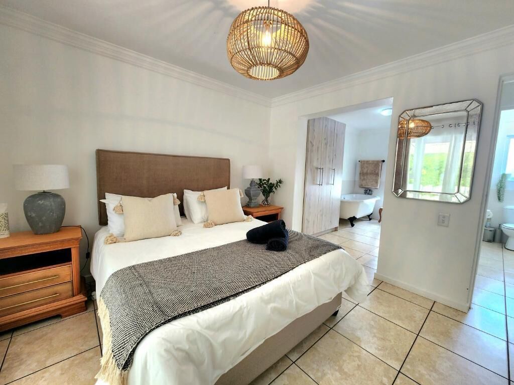 3 bedrooms, iron/ironing board, bed sheets