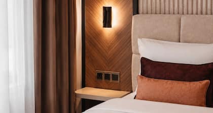 Nevv City Hotel