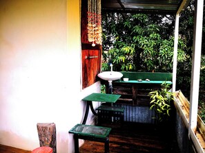 Property grounds - Quiet overnight stay near Peñas Blancas (Cuajiniquil)