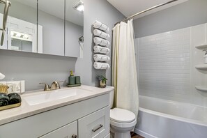 A bathroom with a sink, toilet, and bathtub. - Outdoor Fun! Charming Family Home in Tobyhanna (Tobyhanna)